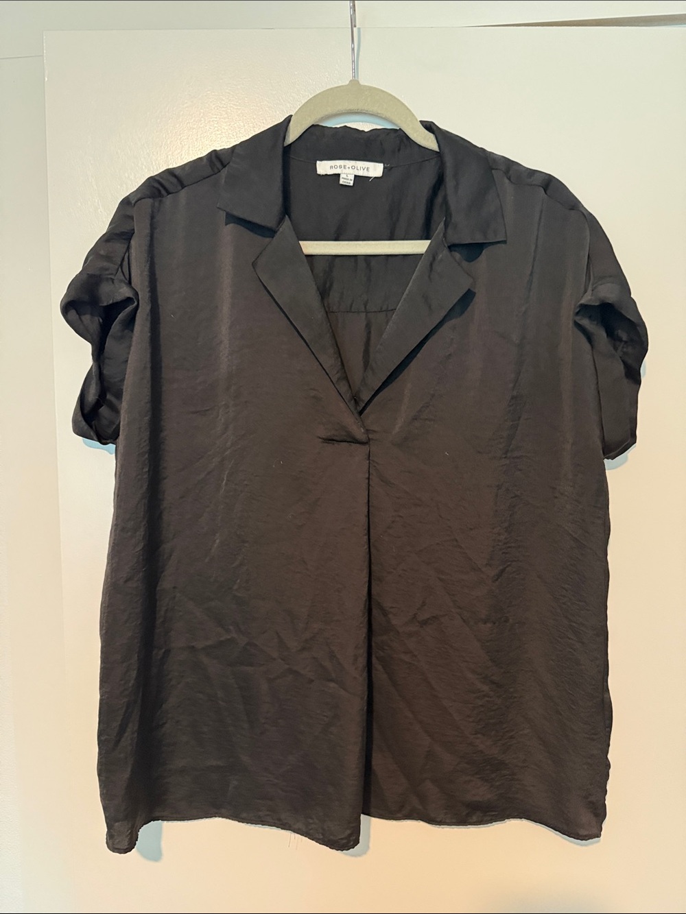 Rose & Olive Black Short-Sleeve Button-Down Top